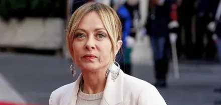 Meloni annulla l&rsquo;incontro a Cipro e rientra in Italia: la premier dai feriti di Modena insieme a Mattarella
