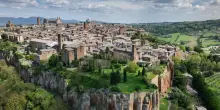 Eolico, la Regione Umbria ko al Tar: le mega-turbine alte 200 metri allungano la propria ombra sulla rocca di Orvieto