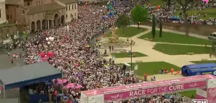 Race for the cure, a Roma migliaia di partecipanti alla corsa per la prevenzione del tumore al seno. La diretta