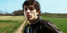 &ldquo;Alex di Amici mi manderebbe a cag**are, senza ascoltare. Nelle relazioni provo a non perdermi, ma poi &lsquo;bum&rsquo; salta tutto. Nei momenti down respiro, scrivo e vado avanti&rdquo;: parla Alex Wyse
