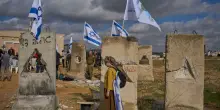 &ldquo;L&rsquo;Italia vieti il commercio con le colonie israeliane&rdquo;: depositata proposta di legge firmata Pd-M5s-Avs