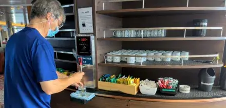 Sospetto focolaio di gastroenterite in crociera: una vittima. Oltre 1700 persone a bordo in isolamento