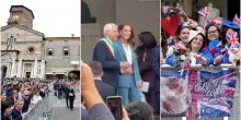 Kate Middleton a Reggio Emilia, le immagini dell&rsquo;arrivo: il pranzo con l&rsquo;erbazzone, poi l&rsquo;abbraccio con una ragazza disabile &ndash; VIDEO