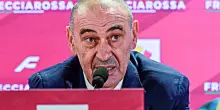 Sarri: &ldquo;Giocare il derby di luned&igrave; &egrave; l&rsquo;unica idea assennata. In Lega non c&rsquo;&egrave; nessuno che sa sentire l&rsquo;odore dell&rsquo;erba&rdquo;