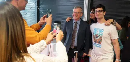 &ldquo;4 libri mi hanno cambiato la vita. Questo ce l&rsquo;ho ancora vicino al comodino, quest&rsquo;altro mi faceva vibrare&hellip;.&rdquo;: Alessandro Barbero star del Salone del Libro di Torino 2026