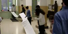 Al liceo Berchet di Milano un foglio con i nomi dei 20mila bambini uccisi a Gaza: &ldquo;Sembrano puntini, sono vite&rdquo;