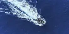 Indagato il capitano della Sea Watch 5: sequestri a bordo della nave. La ong: &ldquo;I libici ci sparano, ma l&rsquo;Italia accusa noi&rdquo;