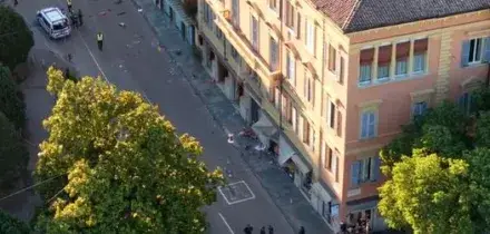 Auto contro la folla a Modena: l&rsquo;area degli investimenti vista dal drone dopo l&rsquo;impatto
