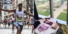 &ldquo;Pensavo fossero emorroidi, mai avrei pensato al cancro&rdquo;: a 35 anni si prepara per la Maratona di Boston ma scopre di avere un tumore al colon. Ora corre con il medico che lo ha salvato