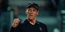 Sinner non si lascia distrarre: batte Medvedev alla ripresa e vola in finale agli Internazionali. Ora Ruud per fare la storia: &ldquo;Ho faticato a dormire&rdquo;