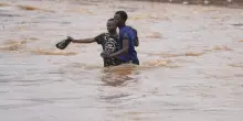 Kenya, tra acque avvelenate e rifiuti: la vita negli slums di Nairobi dimenticati dallo Stato. &ldquo;Qualsiasi cosa venga innaffiata muore&rdquo;