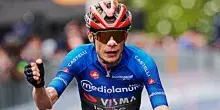 Giro d&rsquo;Italia, altro squillo di Vingegaard: vince la nona tappa. Eulalio rimane in rosa, delusione Pellizzari | Ordine d&rsquo;arrivo e classifica