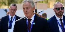 Tony Blair benedice la guerra all&rsquo;Iran: &ldquo;L&rsquo;importante &egrave; che non abbia l&rsquo;atomica. Gaza? Israele uccide perch&eacute; Hamas non vuole andarsene&rdquo;
