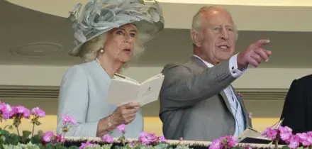 Cade da cavallo davanti a Re Carlo e muore: il sovrano &ldquo;profondamente sotto choc&rdquo; per la morte della 24enne Ciara Sullivan al Royal Windsor Horse Show