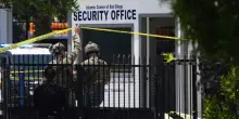 Sparatoria alla moschea di San Diego, trovati messaggi anti-islam e adesivi delle SS naziste nell&rsquo;auto degli attentatori