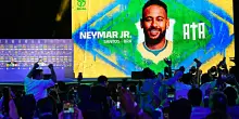 Ancelotti convoca Neymar e in sala stampa succede di tutto: urla, applausi e cori come dopo un gol allo stadio