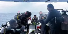 Sub italiani morti alle Maldive, gli speleosub finlandesi non vogliono essere pagati per le operazioni di recupero