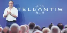 Stellantis ai minimi storici in Borsa: dai massimi ha perso oltre il 75%. Il peso dei dati sulle immatricolazioni
