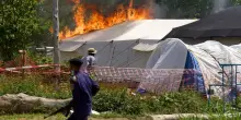 Ebola &ndash; Manifestanti bruciano le tende di un ospedale a Rwampara. Allarme di ActionAid: &ldquo;Una bomba a orologeria&rdquo;