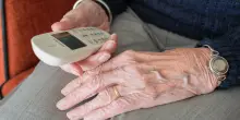 &ldquo;Troppo anziana per rinnovare il contratto&rdquo;, l&rsquo;odissea di un donna di 101 anni &ldquo;bloccata&rdquo; dal gestore telefonico