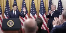 Kevin Warsh giura da nuovo presidente della Federal Reserve alla Casa Bianca. Trump: &ldquo;Voglio che sia indipendente&rdquo;