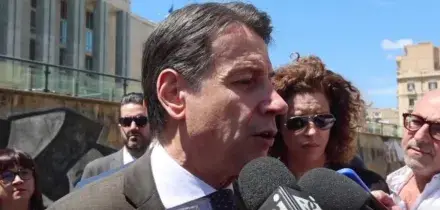 &ldquo;Italiani schiacciati dai rincari, ma il governo non rinuncia alle folli spese militari&rdquo;: Conte all&rsquo;attacco del centrodestra