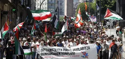 Cariche della polizia e arresti a Bilbao al rientro degli attivisti della Flotilla. Il governo basco ammette errori: &ldquo;Indagine sugli agenti&rdquo;