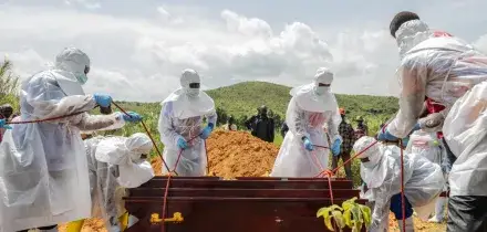 &ldquo;&Egrave; una corsa contro il tempo&rdquo;, l&rsquo;allarme di Medici senza frontiere sull&rsquo;epidemia di Ebola. Rischio diffusione in 10 paesi. Pregliasco: &ldquo;Irresponsabile sottovalutare&rdquo;