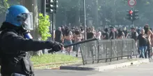 Scontri prima del derby di Torino, tifoso juventino ferito alla testa. Contestazione degli ultras bianconeri sugli spalti