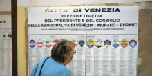 Comunali, il centrodestra vince la sfida di Venezia e conquista Reggio Calabria. Meloni esulta: &ldquo;Anche oggi rimandiamo il crollo a domani&rdquo;