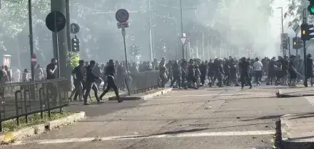Il video degli scontri prima del derby Torino-Juventus: i gruppi ultras vengono a contatto