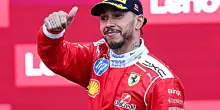 Ferrari, ecco il vero Hamilton: addio al simulatore, Lewis torna vecchia scuola e rinasce. &ldquo;Sono pronto a vincere&rdquo;