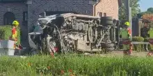 Treno investe scuolabus in Belgio: &ldquo;Almeno quattro morti, due sono adolescenti&rdquo;. L&rsquo;incidente a un passaggio a livello