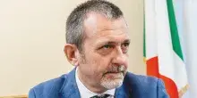 Caso Delmastro, l&rsquo;avvocato di Caroccia: &ldquo;Ho inviato le chat alla procura, il No del Parlamento ci danneggia&rdquo;. Il meloniano: &ldquo;Nessun problema, faranno chiarezza&rdquo;