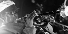 Cent&rsquo;anni fa nasceva Miles Davis: genio e intelligenza, cos&igrave; ha cambiato il jazz