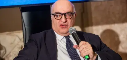 Mario Sechi licenziato: non &egrave; pi&ugrave; direttore di Libero. E attacca Angelucci: &lsquo;Proprio quando sono finito sotto scorta&rsquo;