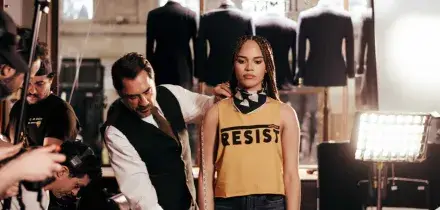 Gli attori Javier Bardem e Yasmin Finney nel corto di Greenpeace &ldquo;SLAPP Suit&rdquo; contro le cause intimidatorie