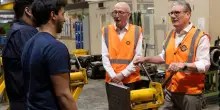 Uk, crollano i consensi della working class ai laburisti di Starmer: i lavoratori si spostano verso il partito di Farage
