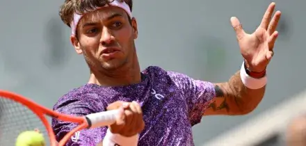 Roland Garros, la diretta | Cobolli contro Svajda: subito break per l&rsquo;azzurro. Oggi tre italiani agli ottavi