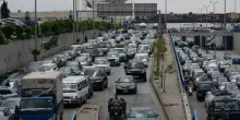 Traffico in autostrada, il calendario delle giornate da bollino nero per le vacanze estive: la guida alle partenze intelligenti