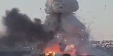 Esplode fabbrica di fuochi d&rsquo;artificio a Malta: l&rsquo;impressionante deflagrazione in un video
