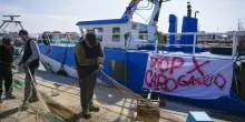 Da Venezia a Rimini i pescatori fermano i motori, la protesta contro il governo e il caro-carburante: &ldquo;Lavoriamo in perdita&rdquo;