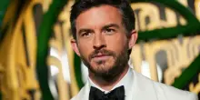 &ldquo;Non avrei mai rinunciato a tenere per mano il mio ragazzo per strada, a costo anche di perdere opportunit&agrave; di lavoro&rdquo;: Jonathan Bailey sul coming out