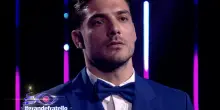 &ldquo;Uno schi**so, trionfo della stupidit&agrave;&rdquo;: insulta l&rsquo;ex del &ldquo;Grande Fratello&rdquo; Lorenzo Spolverato. Lui chiede 2.500 euro di danni. La difesa: &ldquo;Diritto di critica&rdquo;