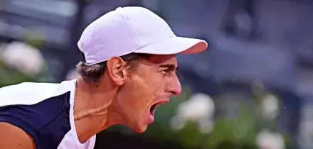 Roland Garros, immenso Arnaldi: rimonta Tiafoe e vince dopo 5 ore e mezzo. &Egrave; ai quarti contro Berrettini: &ldquo;Match irreale, spesso i sogni diventano realt&agrave;&rdquo;