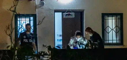 Uccide a coltellate il vicino 57enne per motivi condominiali: arrestato a Roma 18enne colombiano