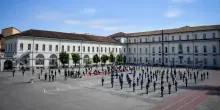 Il prof della Scuola militare Teuli&egrave; arrestato per violenza sessuale: &ldquo;Mandi una fotina? Ti do 8,5 per dettagli hard&rdquo;