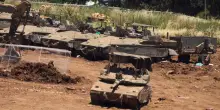Libano-Israele, la tregua che non c&rsquo;&egrave;. Tel Aviv continua a bombardare e Hezbollah (escluso dai colloqui) replica: &ldquo;Accordo inaccettabile&rdquo;
