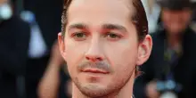 Shia LaBeouf condannato alla libert&agrave; vigilata dopo essersi dichiarato colpevole. L&rsquo;attore ha preso a pugni alcuni clienti di un bar durante il Mardi Gras