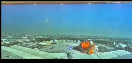 Il video del momento in cui un drone iraniano colpisce l&rsquo;aeroporto di Kuwait City: l&rsquo;impatto &egrave; devastante
